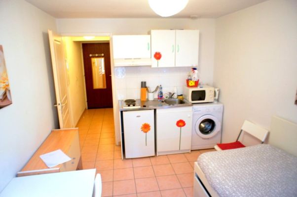 Kitchenette of the furnished studio in digne les bains
